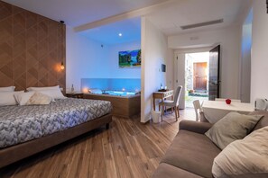 Royal-suite - boblebad | Minibar, skrivebord, lydisolering, gratis Wi-Fi
