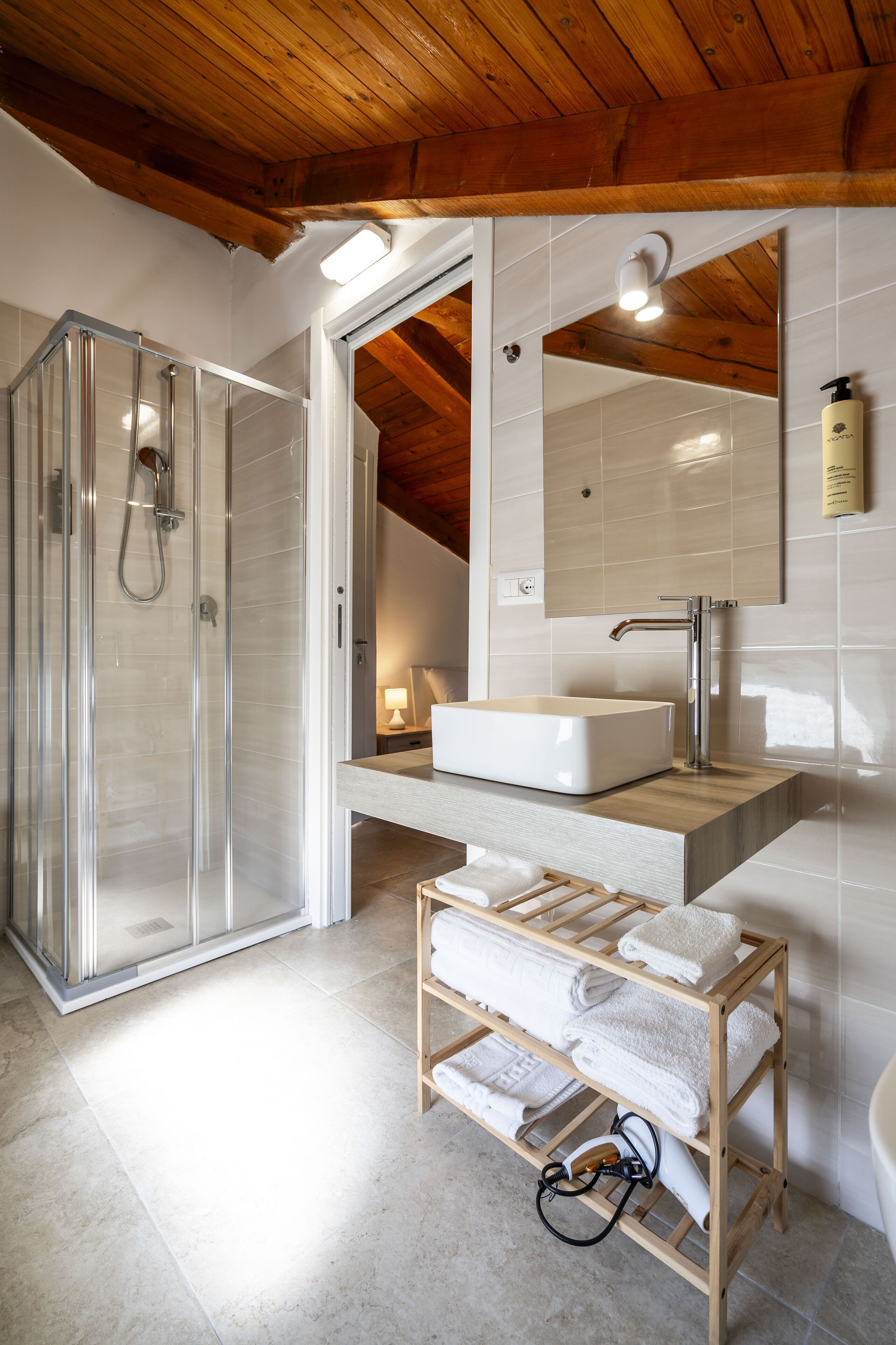 エコノミー ダブルルーム プールビュー タワー | バスルーム | バスアメニティ (無料)、ヘアドライヤー、ビデ、タオル