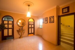 Staircase - Quiet Pools Inn and Residence (Lagos)