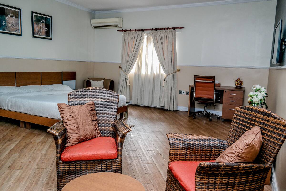 Executive Room, 1 Bedroom, Ground Floor | Egyptian cotton sheets, premium bedding, desk, laptop workspace