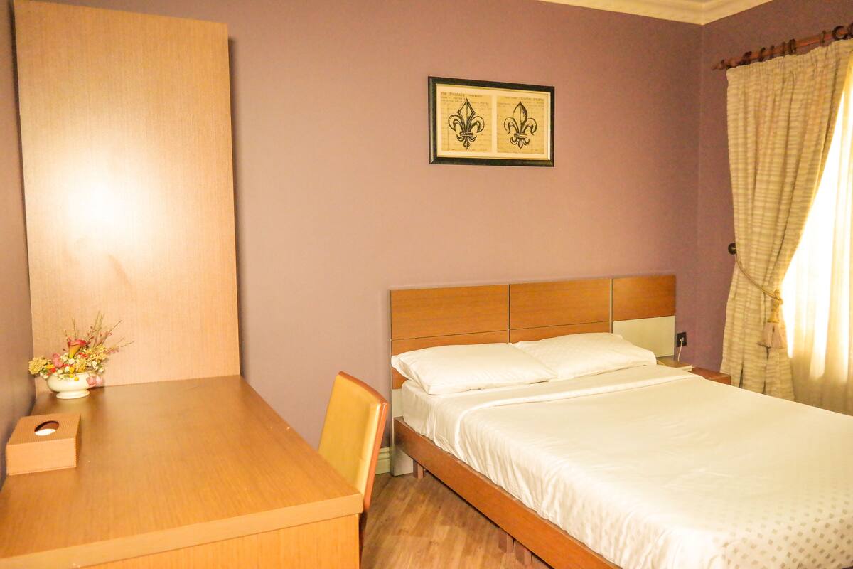 Classic Room, 1 Double Bed, Garden View, Corner | Egyptian cotton sheets, premium bedding, desk, laptop workspace