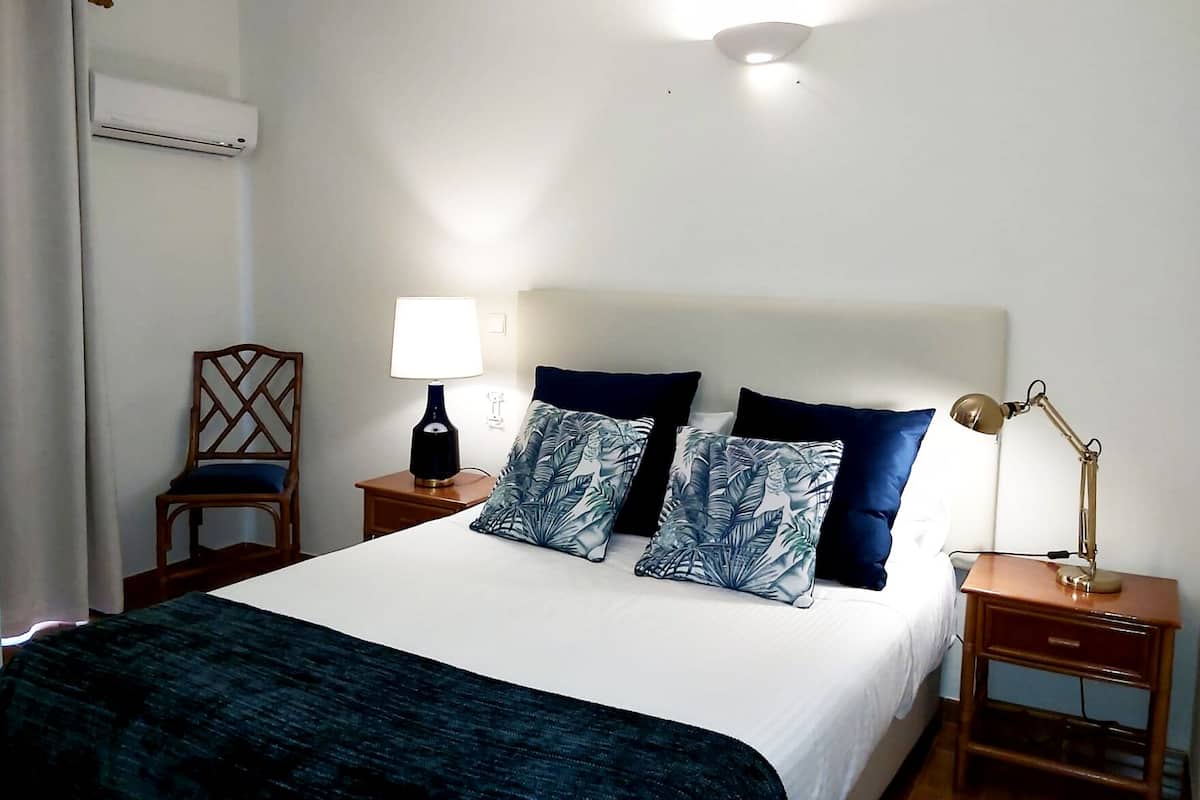standard double room | desk, free wifi, bed sheets