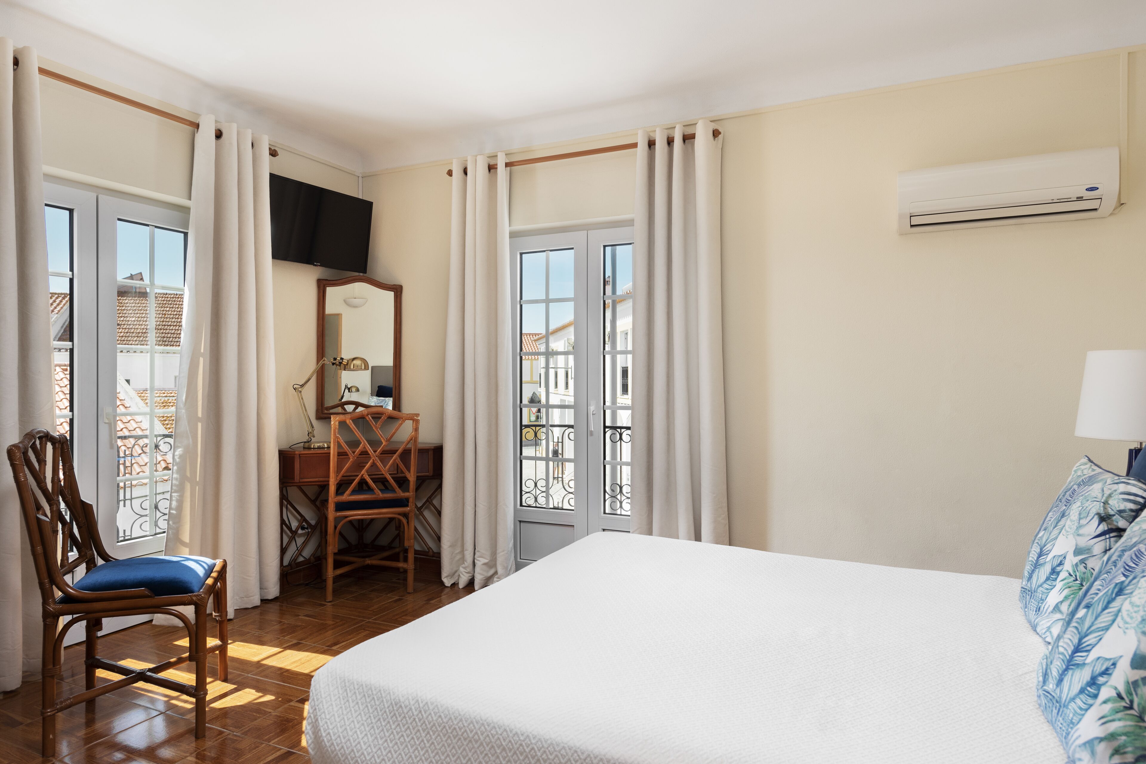 standard double room | desk, free wifi, bed sheets