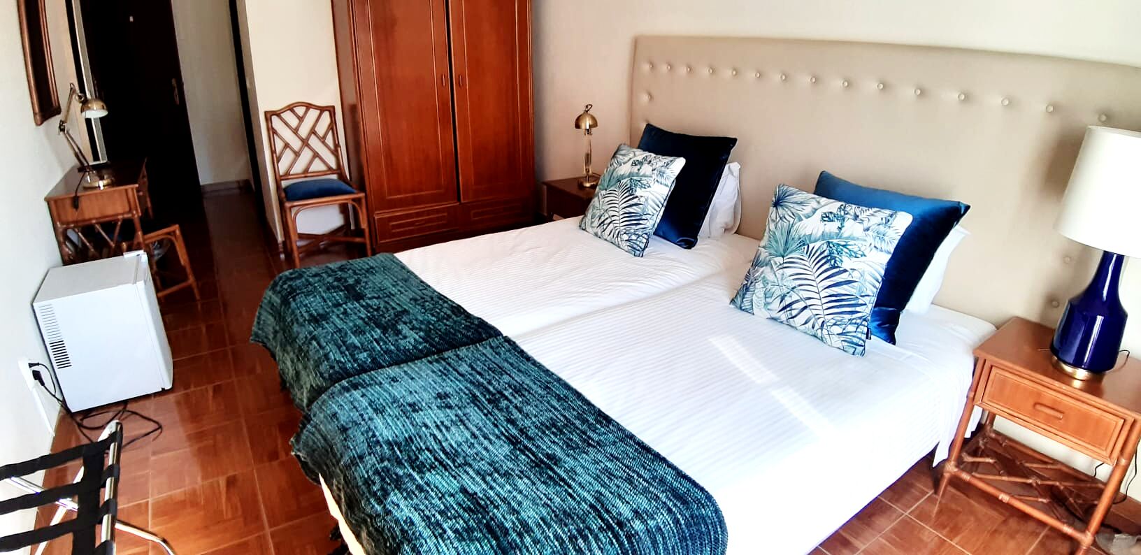 standard twin room | desk, free wifi, bed sheets
