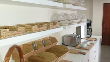 Desayuno buffet diario (EUR 13 por persona)