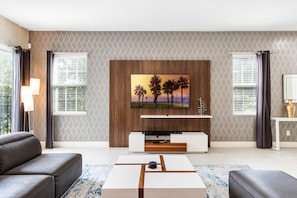 TV - Reunion Resort! So Close to Disney! Relax in Style! (Kissimmee)