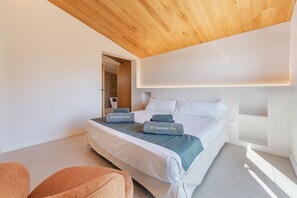 3 室のベッドルーム、アイロン / アイロン台、WiFi (無料)、ベッドシーツ