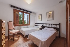 3 chambres, fer et planche à repasser, Wi-Fi gratuit, draps fournis