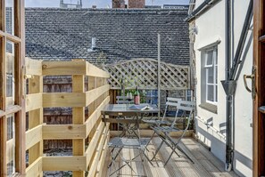 Outdoor dining - Market Place Cottage | Woodstock Holiday Let | 3 Beds & Sleeps 6 (Woodstock)