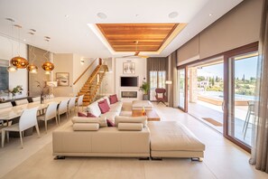 Smart TV, fireplace, DVD player, ping pong - Villa Elea, New Deluxe Golf Villa in Aphrodite Hills - 6 Bedrooms, 7 Bathrooms.  (Kouklia)