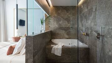 Suite with spa bath (Jasper) | Bồn tắm spa riêng