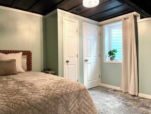 4 bedrooms, iron/ironing board, travel crib, free WiFi