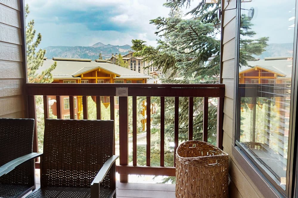 Val DIsere 17 Light and Bright, Across The Street From The Village, Private Balcony by RedAwning - Lee Vining, CA
