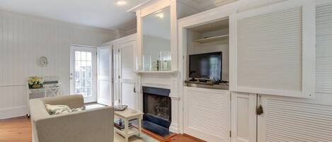 テレビ、書斎 / ワークスペース