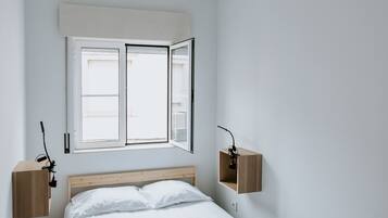 Double Room, Shared Bathroom | Hypo-allergenic bedding, blackout drapes, soundproofing, free WiFi