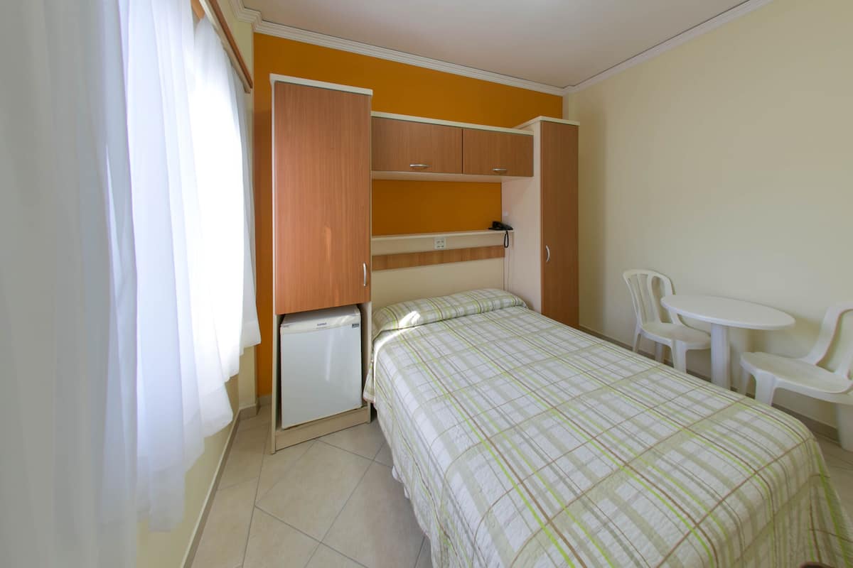 Traditionele kamer | 1 slaapkamer, een minibar, een kluis op de kamer