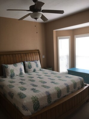 2 slaapkamers, een strijkplank/strijkijzer, gratis wifi, beddengoed