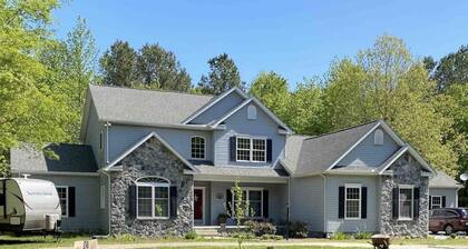 Guest suite in the woods with private entry