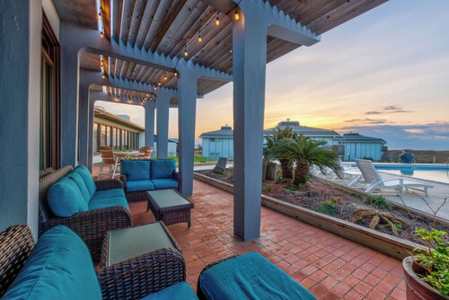 Beach Access! Heated Community Pool! Float in the pool while looking at the beac