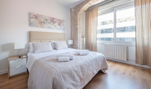 4 bedrooms, iron/ironing board, free WiFi, bed sheets