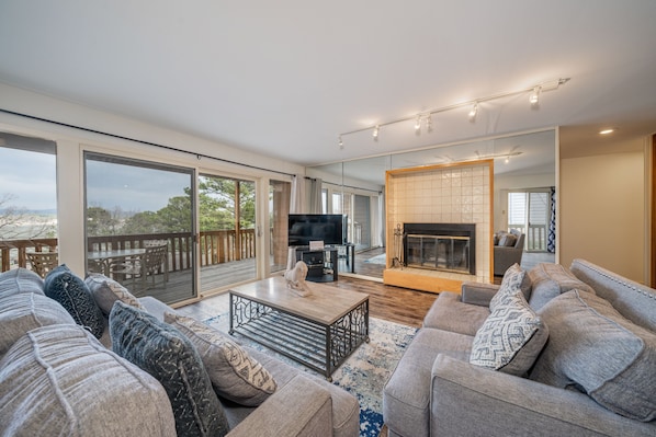 Smart-TV, peis, DVD-spiller og bordtennis