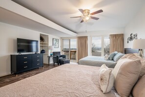 3 bedrooms, desk, iron/ironing board, WiFi