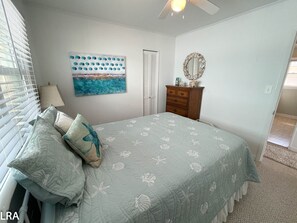 3 quartos, ferros/tábuas de passar roupa, acesso à internet