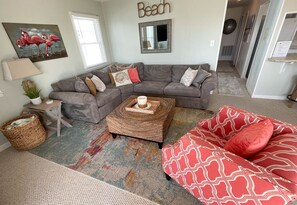 Smart TV - E-Sea Breezy Cottage – Relax, Unwind, Repeat (Surf City)