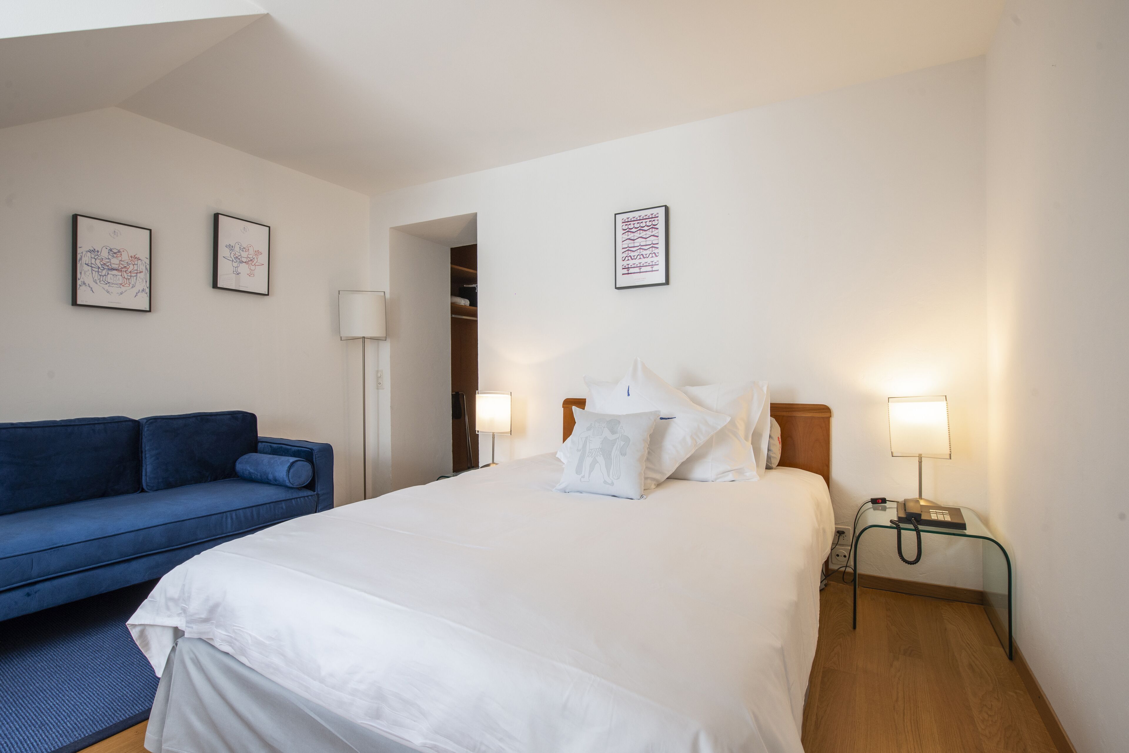 Articles de minibar gratuits, coffre-fort, bureau
