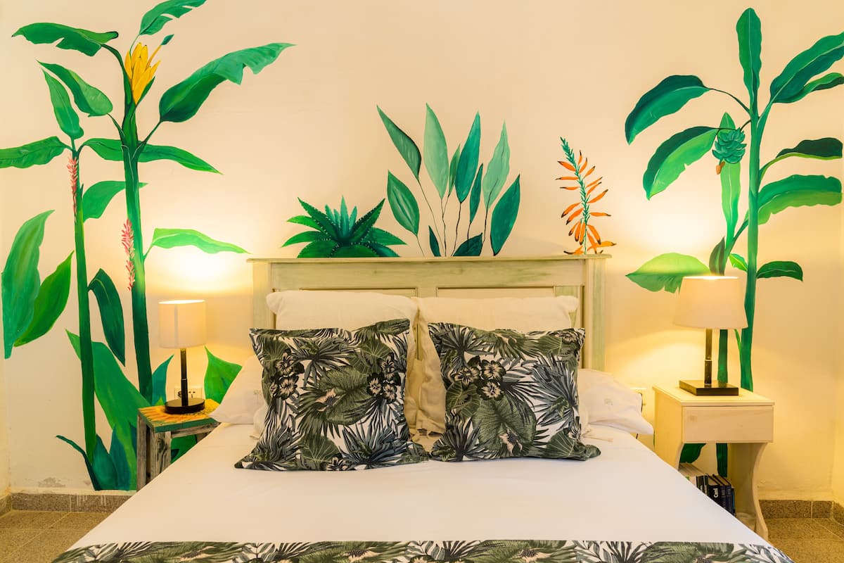 Phòng tiện nghi đơn giản, 1 giường đôi | Bộ đồ giường cao cấp, chăn bông