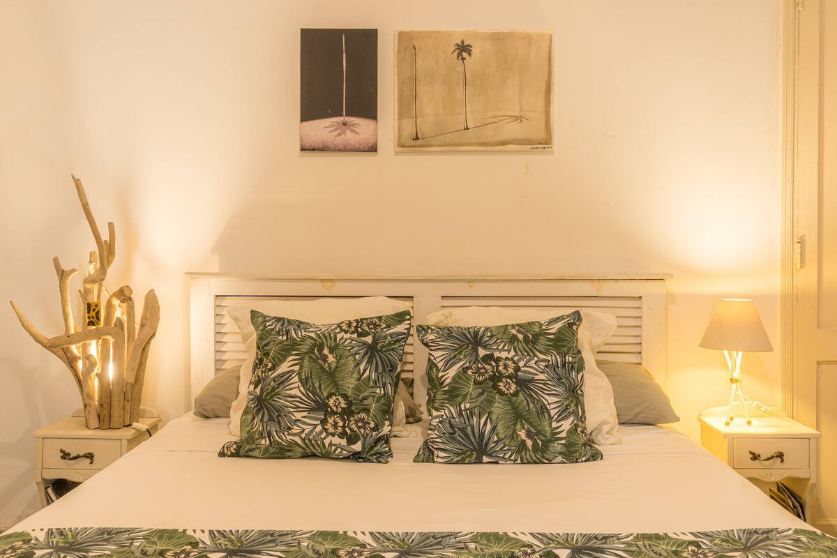 Phòng tiện nghi đơn giản, 1 giường cỡ queen | Bộ đồ giường cao cấp, chăn bông