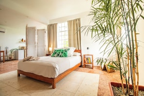 Premium Studio Suite, City View | Premium bedding, down duvets, free minibar items, in-room safe - Residencia Albero Dulce (Havana)