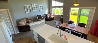 Golf Course Condo w/ Loft on Bayside at Lake Mac!