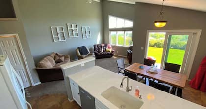 Golf Course Condo w/ Loft on Bayside at Lake Mac!