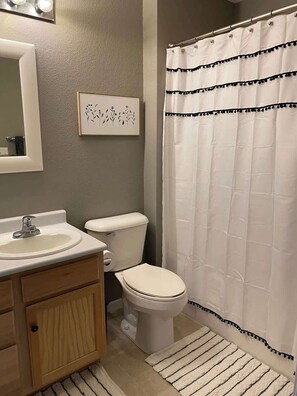 Combined shower/tub
