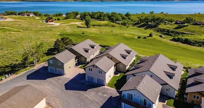 Golf Course Condo w/ Loft on Bayside at Lake Mac!