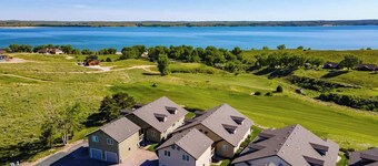 Golf Course Condo w/ Loft on Bayside at Lake Mac!