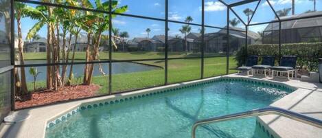 Villa - flera sängar (Ref 04 Superb 4 Bed Villa with lake ) | Pool