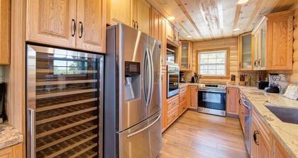 LUXURY CABIN-HEATED POOL-HOT TUB-SAUNA-GREAT VIEWS-BBQ-LOCATION-GREAT REVIEWS