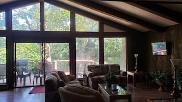 Smart TV, fireplace, DVD player