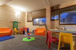 Área de juegos infantiles bajo techo