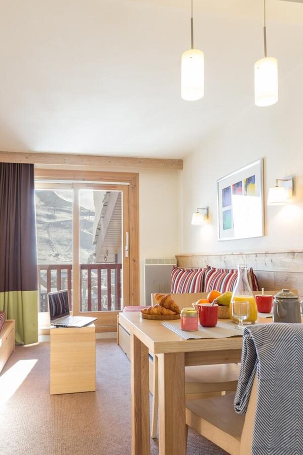 In-room dining - Résidence Les Gémeaux - Belle Plagne (La Plagne-Tarentaise)