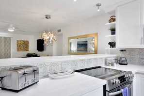 Fridge, microwave, oven, stovetop - Old Town Scottsdale|Stylish New Condo| Heated Pool (Scottsdale)