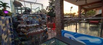 Prestige Grounds Guesthouse with Lap Pool and Billiards