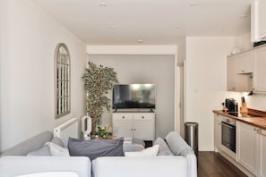 TV, videogiochi, libri, studio