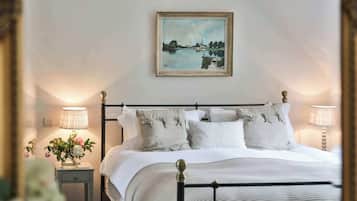 办公桌、熨斗/熨衣板、旅行婴儿床、WiFi