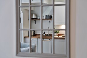 Interior - Romantic Coach House for 2 | Perfect Cotswold Stay + EV (Andoversford)