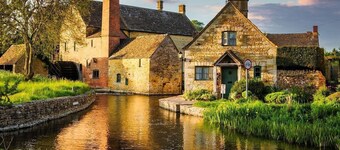 English Cotswold Stone Cottage  - Upper Slaughter