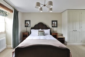 3 bedrooms, iron/ironing board, travel crib, internet