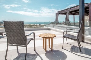 Elite Penthouse, 2 Bedrooms, Ocean View | Terrace/patio